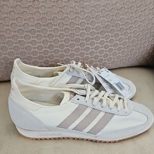 Adidas Women's Beige and Light Gray Sneakers